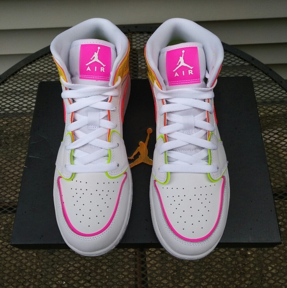 Air Jordan 1 Mid Edge Glow Sneakers - Picture 3 of 8